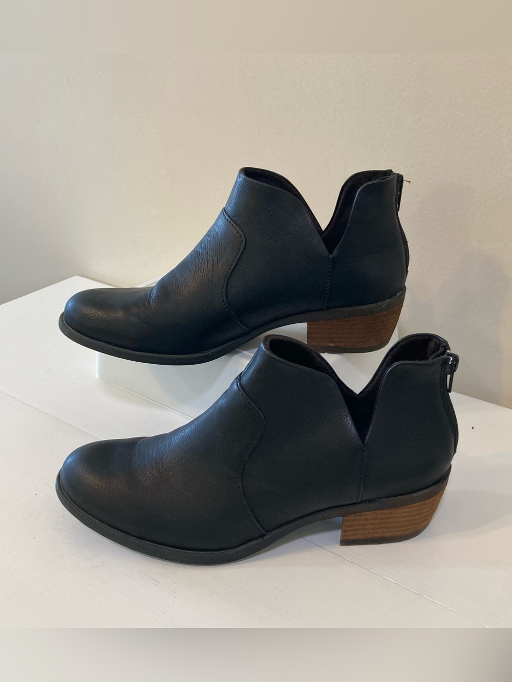 boc Born Concept Lucy Womens Ankle Bootie US 9.5 Black Block Heel Zip Round Toe